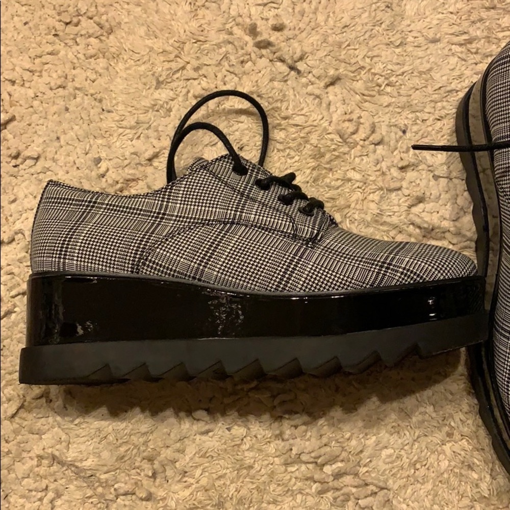 Shoes - Picture 2 of 4